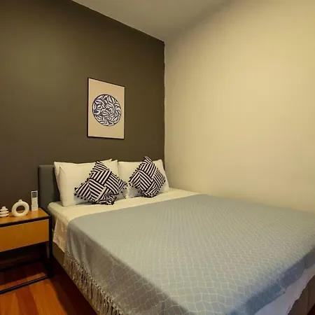 3-bedroom With Balcony شقة