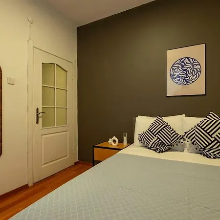 3-bedroom With Balcony דירה *