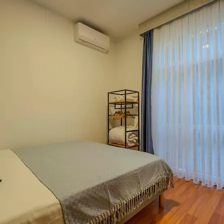 3-bedroom With Balcony Apartment Istanbul
